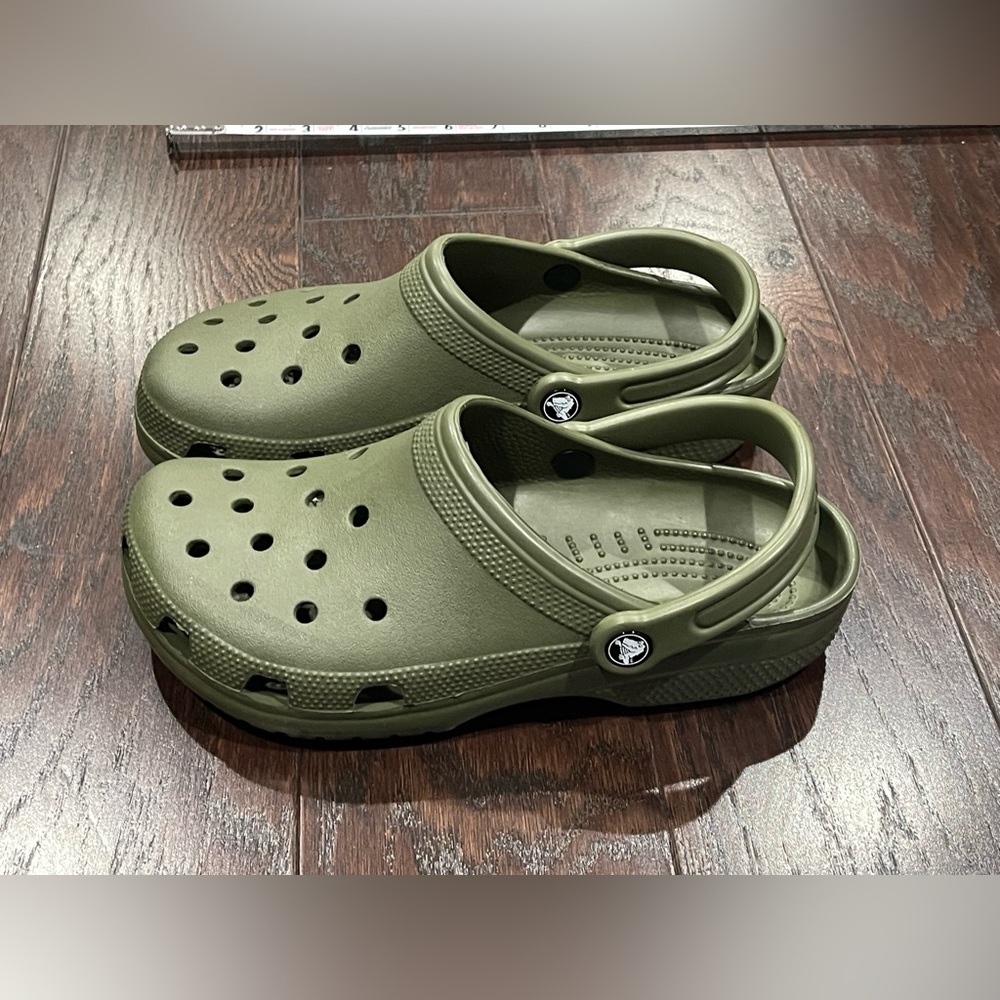 Crocs Classic Clog Army Green Women Size 9/Men 7 NEW - Picture 3 of 6